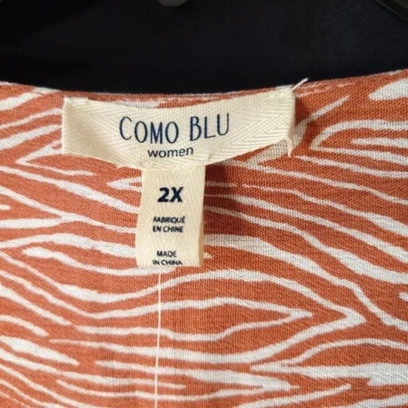 3/$25 Como Blu V Neck Button Down Top - Picture 8 of 12